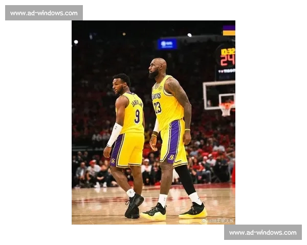 2009年NBA季后赛首场火箭对阵湖人精彩对决 詹姆斯哈登与科比争夺激烈 2009年NBA季后赛首场火箭对阵湖人精彩对决 詹姆斯哈登与科比争夺激烈
